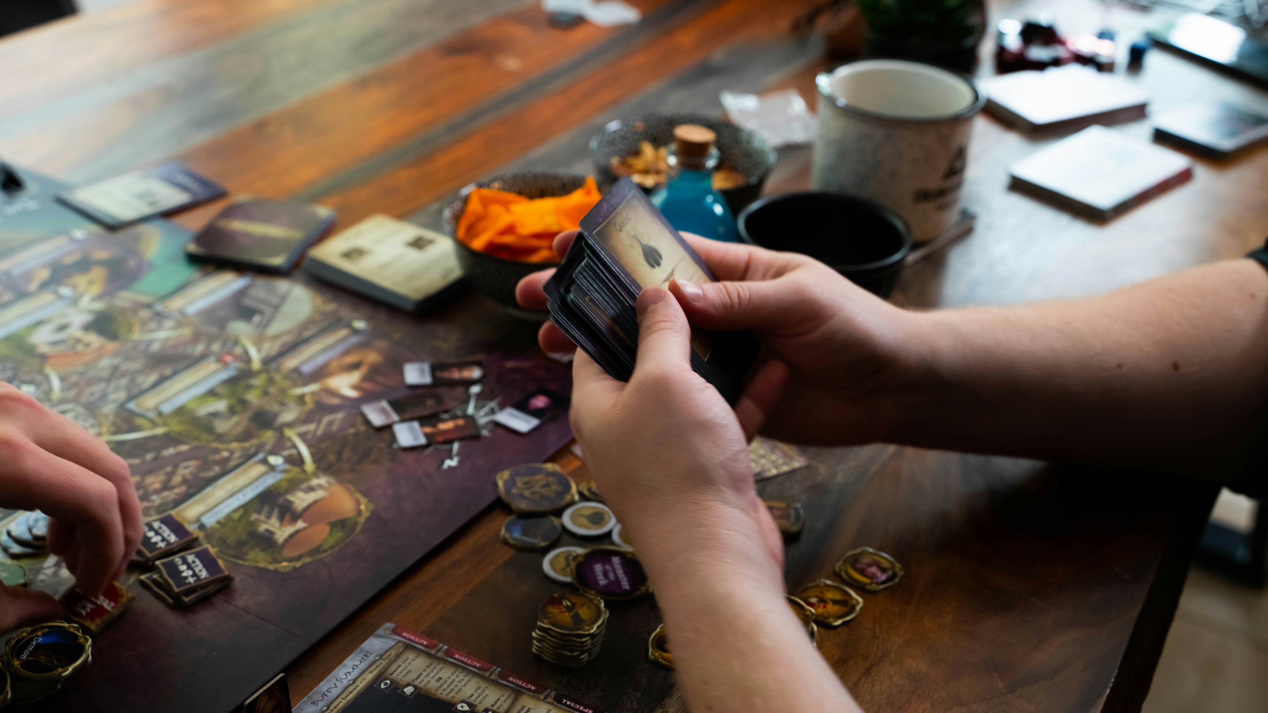 Loot the World #3: Perfect vs. Hidden Misinformation in Board Games